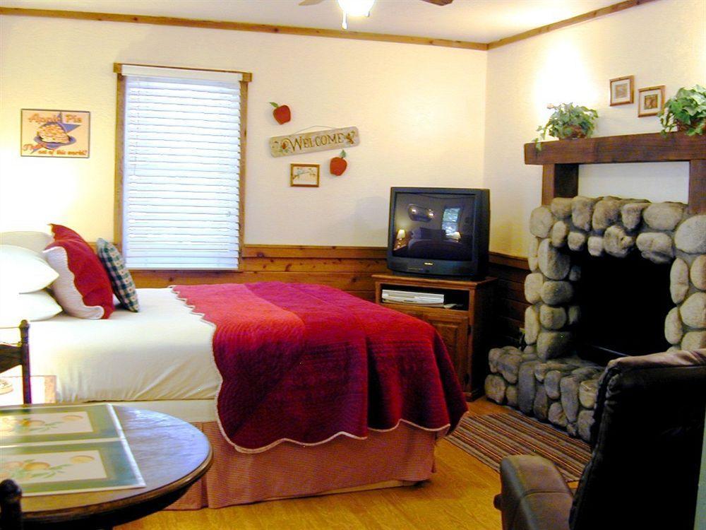 Sleepy Forest Cottages Big Bear Lake Exterior photo